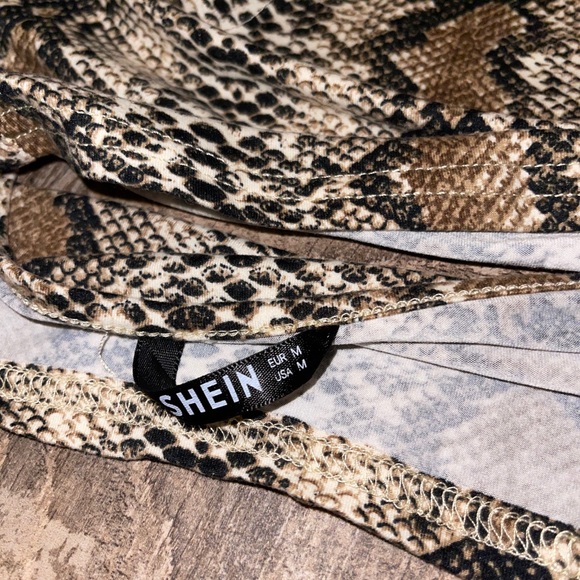 cropped over the neck tank top - Picture 3 of 3